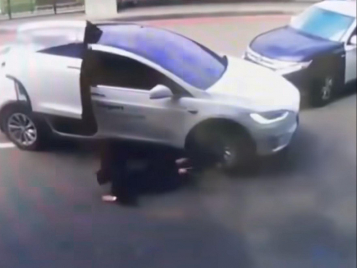 影／桃機槍響香港女遊客被白牌車甩飛，返家發聲「以為就這樣死在台北」…仗義女拉一把：紅帽哥更要讚揚